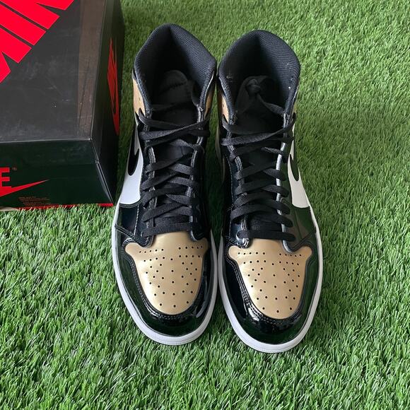Air Jordan 1 “Gold Toe” - Picture 2 of 4